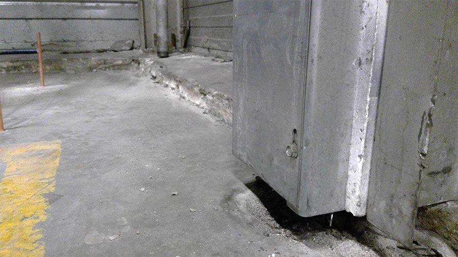 Gewapend betonnen bedrijfsvloer verzakt